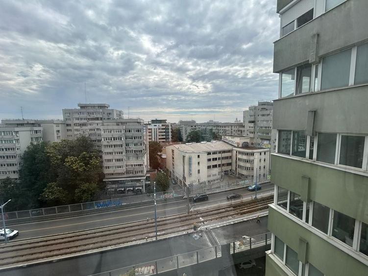 Apartament cu 3 camere decomandat, mobilat în Titulescu