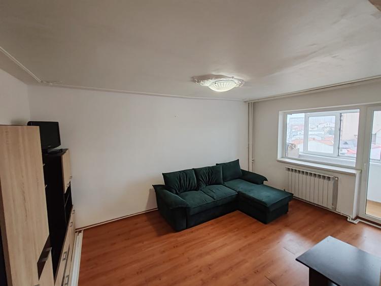 Apartament cu 2 camere decomandat în Casa de Cultură