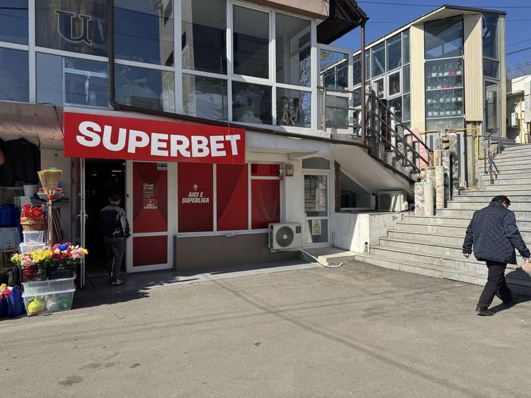 De inchiriat spatiu comercial in piata centrala din Tg jiu parter 32mp - 1