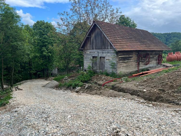 Vand teren intravilan loc.Hartagani HD - 8