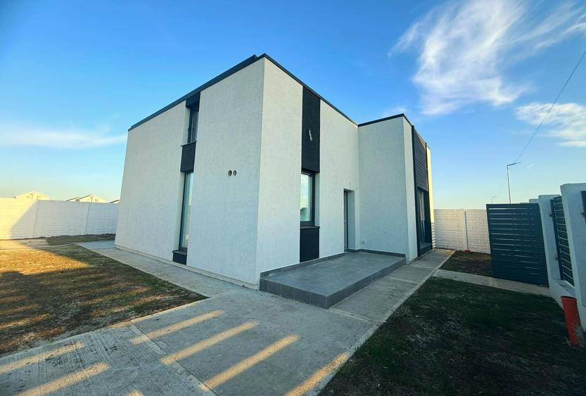 Casa Individuala la intrare in Berceni / 3 Camere / 2 Bai - 1