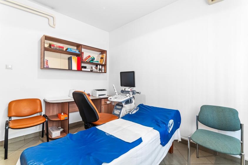 Vilă tip bloc 12 camere, 2 garaje 2 boxe  zona Tomis 1  Flămânda - 9