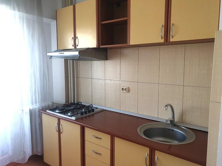 Inchiriere Garsoniera Nerva Traian, decomandata, spatioasa,  stradal Inchiriere Garsoniera Nerva Traian, decomandata, spatioasa,  stradal