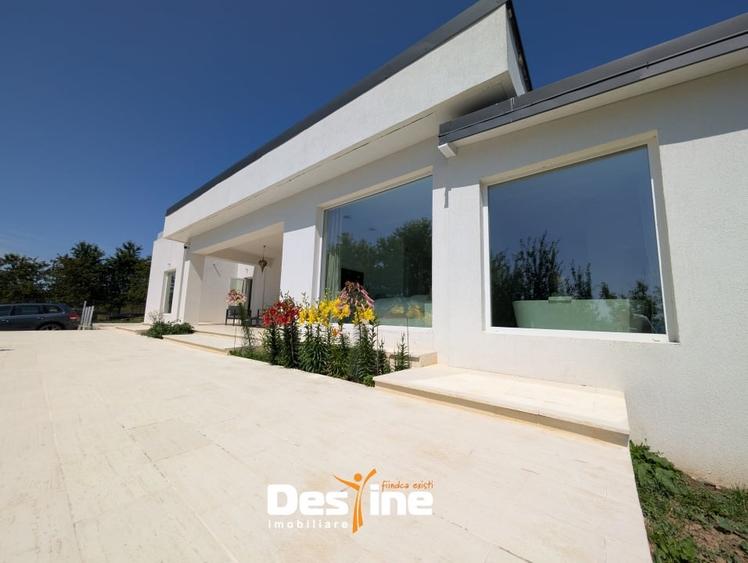 Casa sustenabila 196 mp cu design futurist, in natura, mobilata utilata BARNOVA - 2