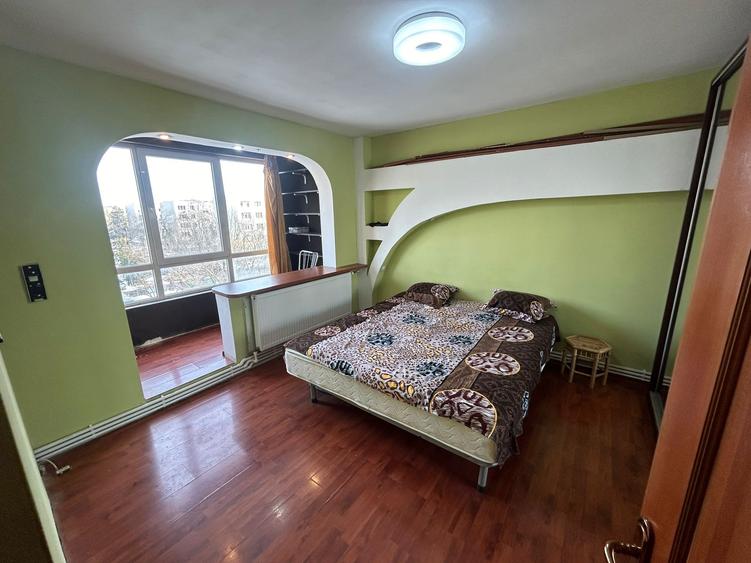 1 Decembrie 1918 4 Camere Etaj 3 81 Mp  Bloc 1976 5 Min Metrou - 10