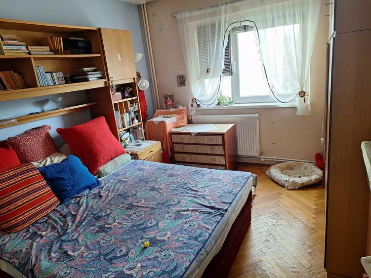 Sat Vacanta ,3 camere decomandat, Bloc stradal, 65mp, Centrala termica - 1