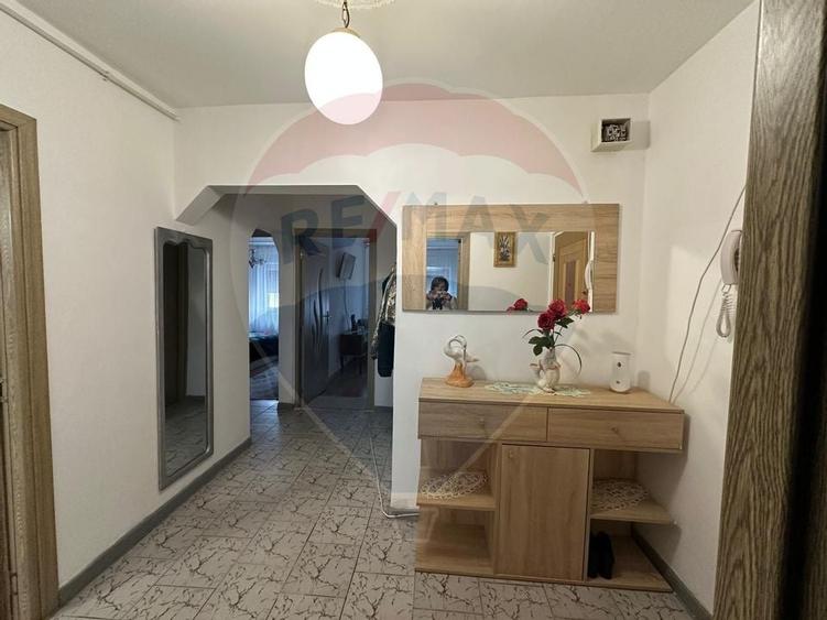 Apartament cu 3 camere de v&acirc;nzare &icirc;n zona Nord - 8