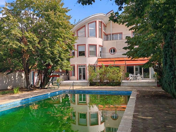 Inchiriere vila spatioasa Iancu Nicolae - piscina, util 800 mp, teren 1.600 mp