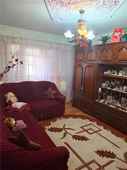 Ap.4 cam conf 1 decomandat, Viziru 3, Etaj superior - 1