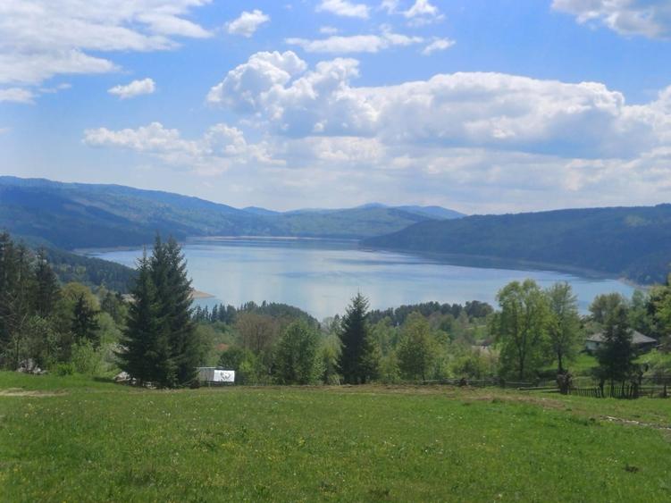 Teren lacul Izvorul Muntelui comuna Hangu - 10