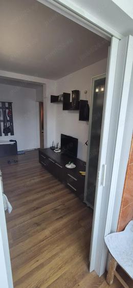 apartament 2 camere transformat in 3 camere, zona Biserica Noua, decomandat, etaj 3 - 8