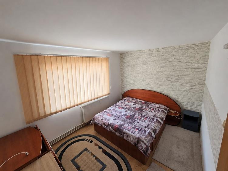 Vand apartament 3 camere,. decomandat ,foarte spatios - 2
