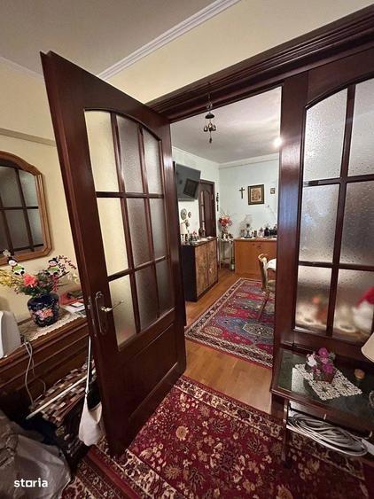 De vanzare apartament cu 3 camere,balcon,debara, renovat - 1