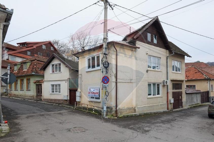 Corp de casa cu 2 studiouri independente, ideal pentru regim hotelier - 1