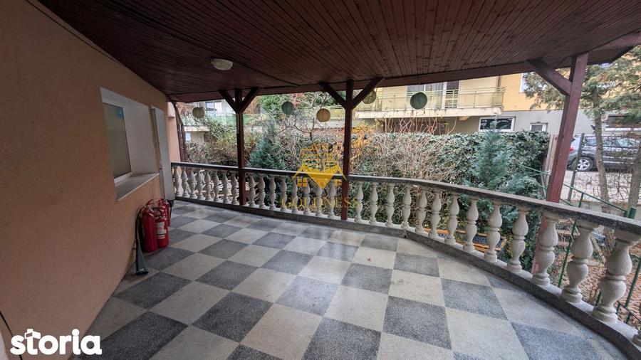 Casă cu 9 camere cu Teren 2000 Mp în Andrei Mureșanu