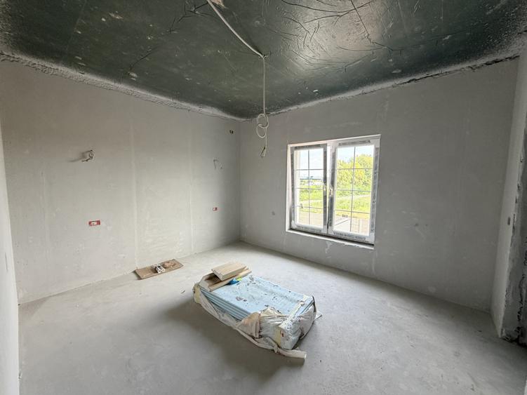 Duplex cu 4 camere cu Canalizare în Moșnița Nouă