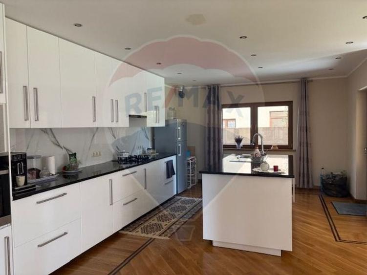 Casă / Vilă cu 5 camere de vânzare - 7