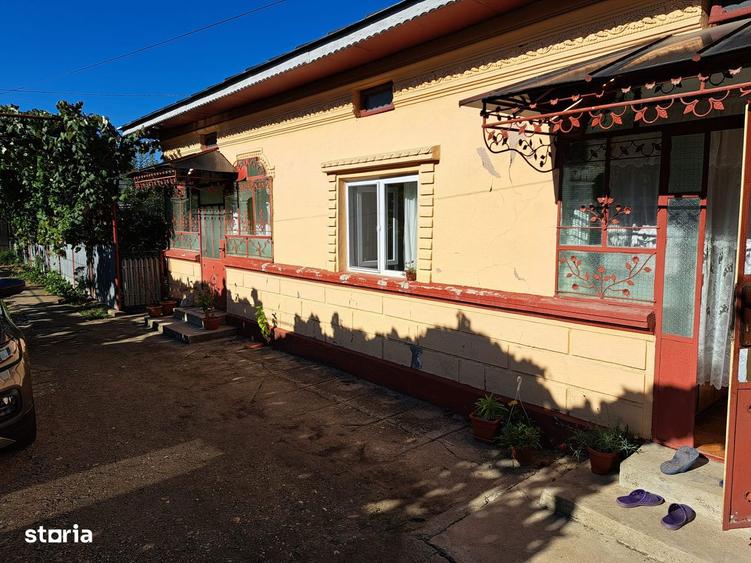Casa cu garaj ?i teren generos, ideala pentru familie - 1