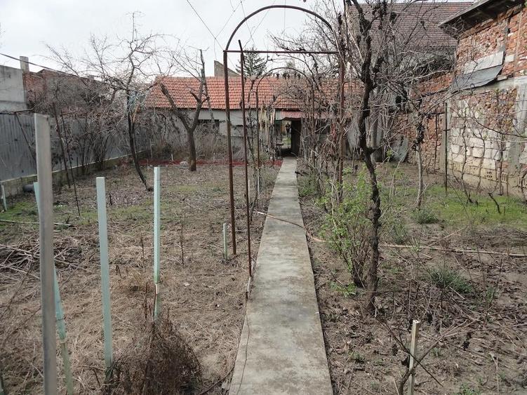 Casa solida din caramida in Parneava, teren 720 mp - 8