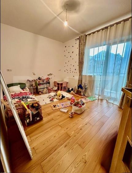 Apartament spatios cu 4 camere, finisat ,mobilat, cartier Europa - 4