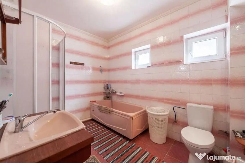 Casă cu 7 camere cu Teren 350 Mp în Exercițiu