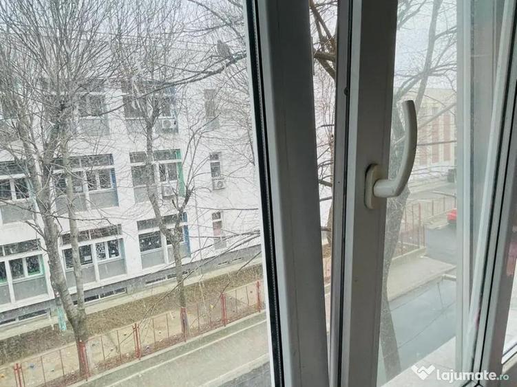 PROPRIETAR | apartament 3 camere decomandate | Centrala proprie | Str. Negru Voda - 18