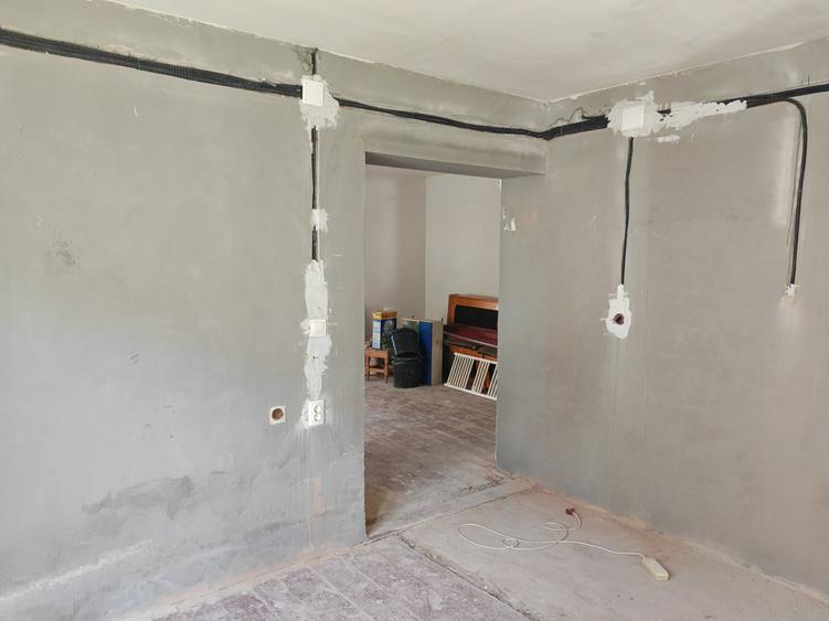 Casa 4 camere libera la vanzare RASNOV - zona Florilor - 12