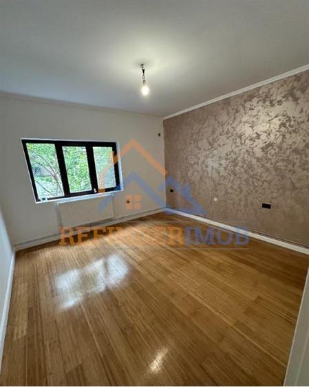 Apartament de vanzare 3 camere zona Tineretului - 1