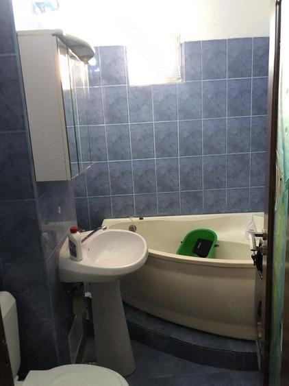 de vanzare apartament 3 camere, zona centrala oras Buhusi, jud.Bacau, complet mobilat si utilat - 4
