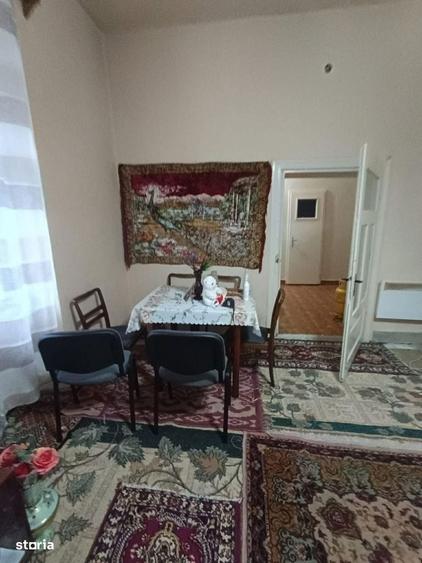 Casa , 3 camere, curte mare, lini?te,pre? negociabil - 1