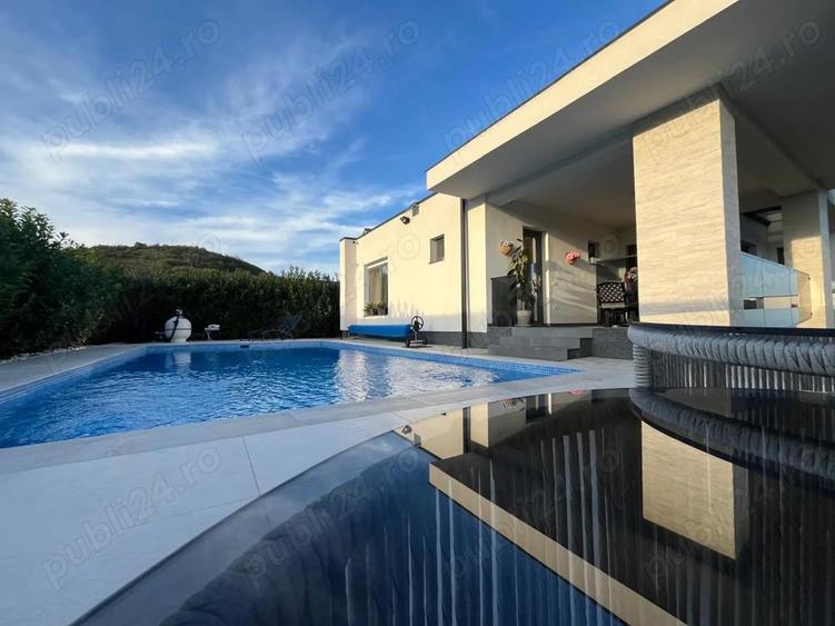 Vila cu 3 camere, 3 bai , piscina , ready-to-move, lux, Podgoria, Bihor. - 1