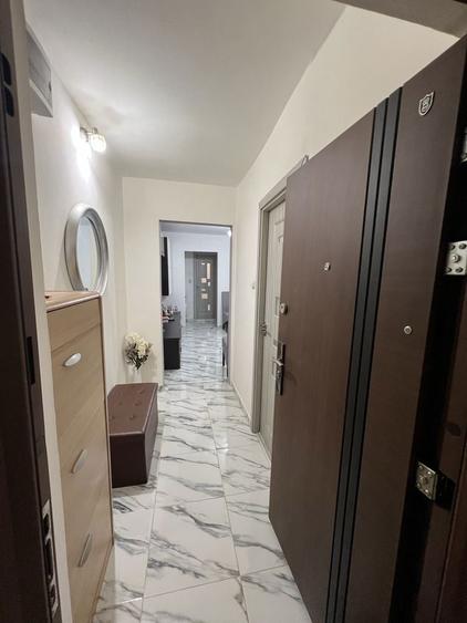 Vand apartament renovat,cu balcon urias pe toata lungimea locuintei - 1