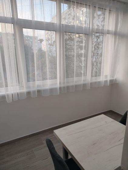 Apartament de 65 mp cu 2 camere si 2 balcoane, semidecomandat, etaj 3 - 8