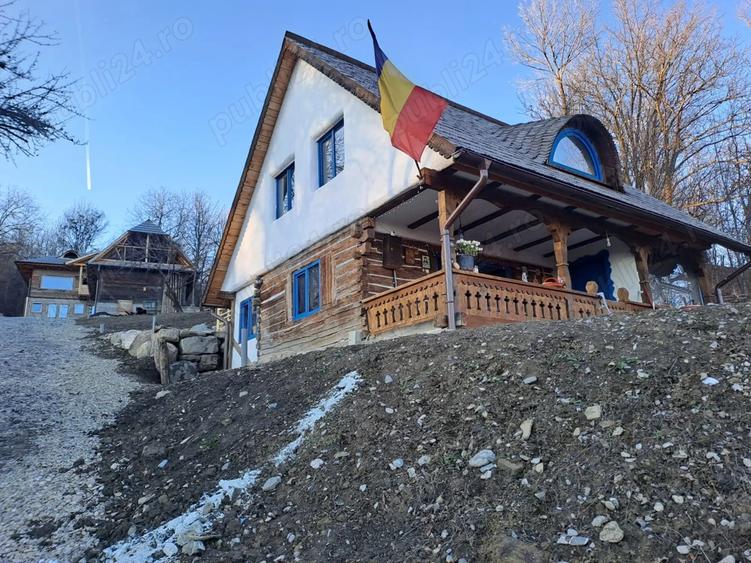 Vand mini complex tradi?ional: o casa maramure?eana, o casu?a de hobbit ?i doua case bucovinene - 3