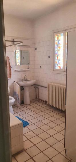 Inchiriez apartament in vila curte Rm Valcea Centru vis-a-vis de parcul Zavoi. - 1