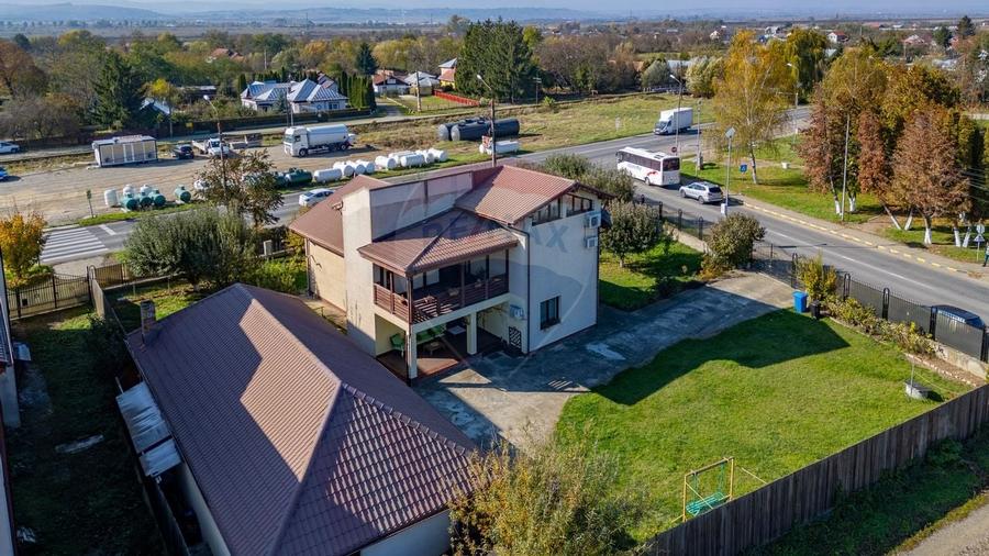 Vilă cu 7 camere de vânzare în zona Centrală Orașul  BUHUȘI - 3