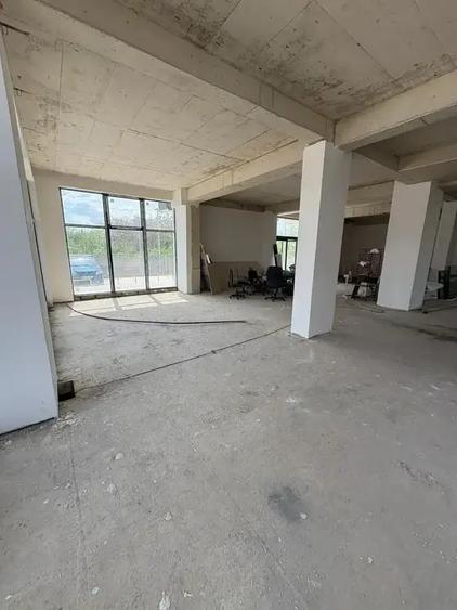 Spațiu comercial, de 372 mp, în Est