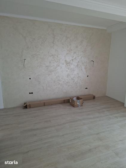 Casă cu 4 camere cu Teren 400 Mp în Pielești