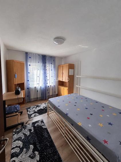Vand apartament 4 camere decomandat, 79 mp, etaj 3 4 Lupeni, Barbateni