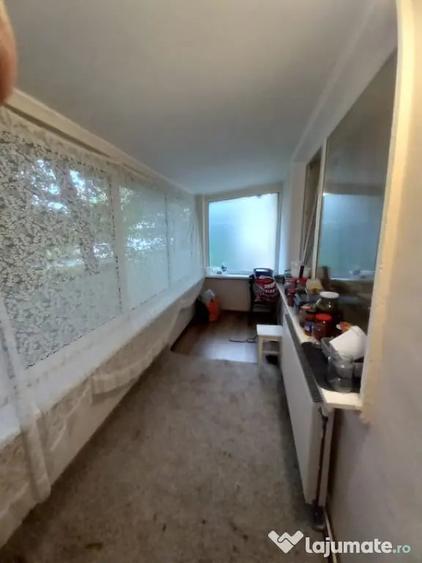 Apartament cu 3 camere decomandat în Săsar