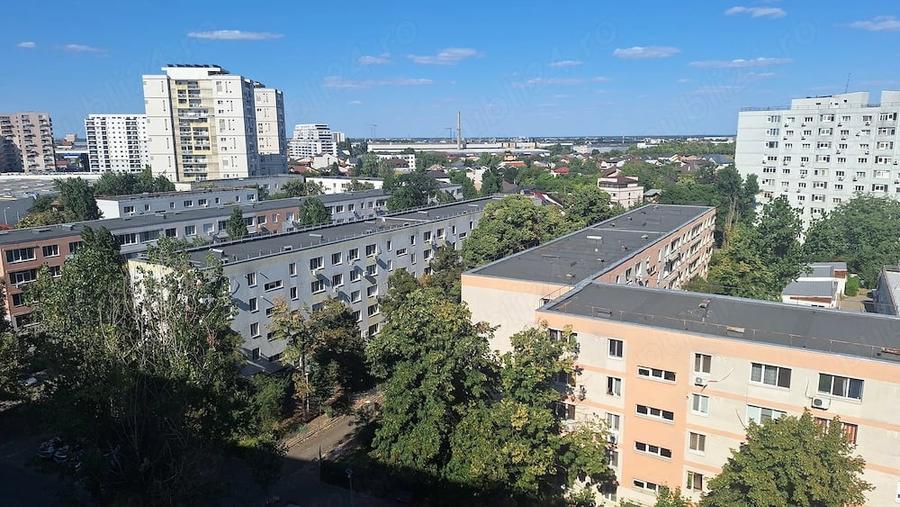 Apartament cu 3 camere semidecomandat în Titan