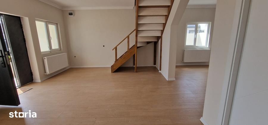 Casă cu 4 camere cu Teren 280 Mp în Lumina
