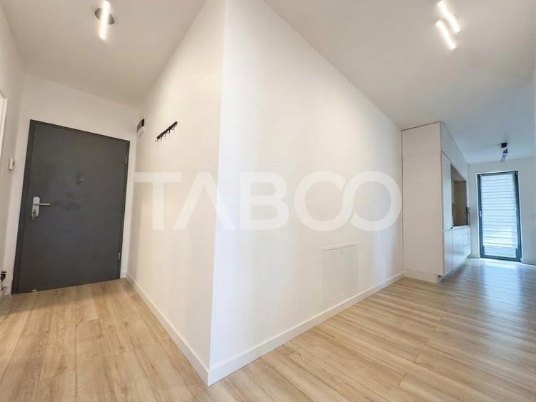 Apartament cu 3 camere semidecomandat, mobilat în Zorilor