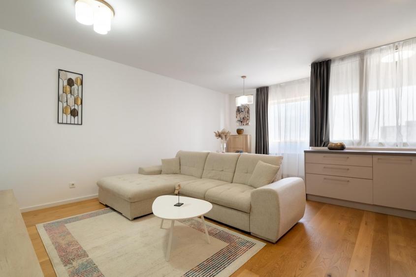 Apartament cu 2 camere semidecomandat, mobilat în Aviației
