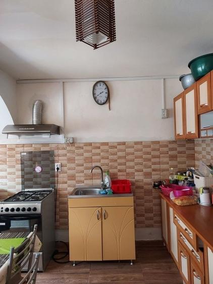 Casă individuală cu 4 camere cu Canalizare în Lazu