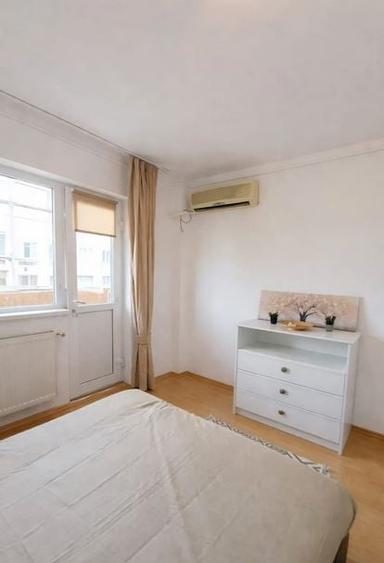 Apartament cu 3 camere semidecomandat, mobilat în Tineretului