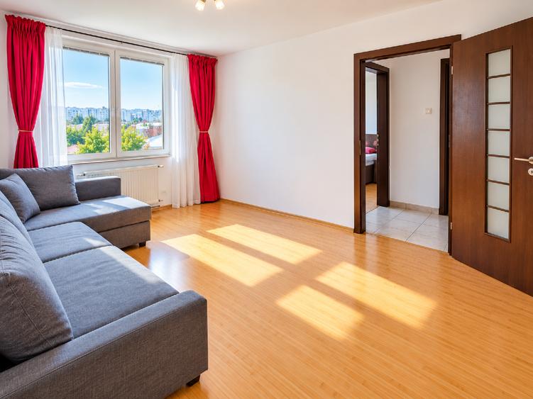 Apartament cu 2 camere semidecomandat, mobilat în Gara de Nord