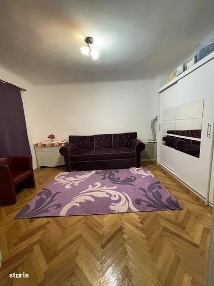 Casă cu 4 camere nedecomandat cu Teren 900 Mp în Central