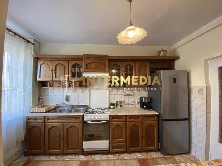 Apartament cu 3 camere decomandat, mobilat în Cetate