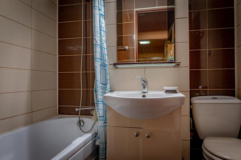 Apartament cu 2 camere decomandat în Moinești